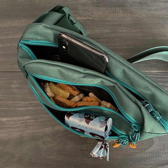 ✨SOLD✨NWOT Wilderdog Utility Pack (Black) - Picture 4 of 5